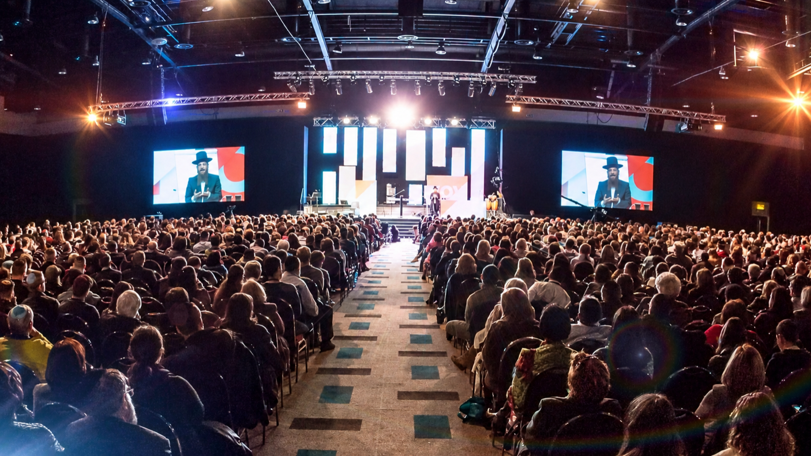 Thousands of students at an Elevation event